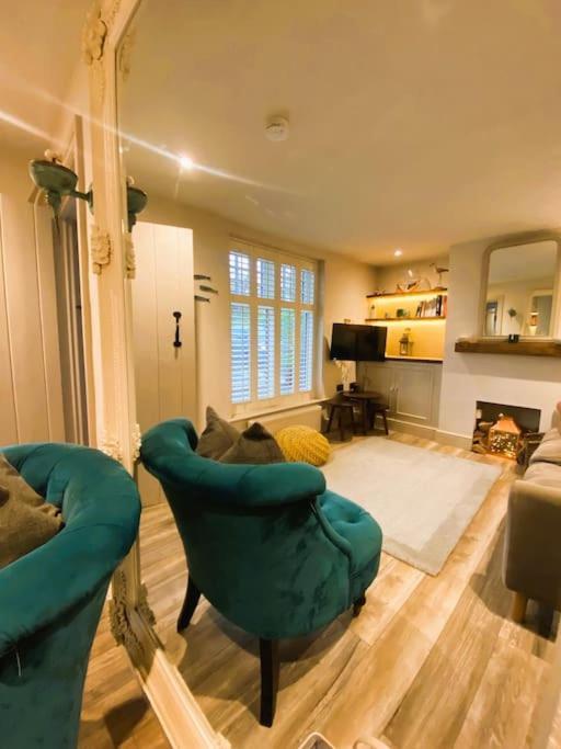 Beautiful Immaculate Cottage, Sunny Outdoor Space, Free Parking - Easy Walk To & Town Hébergement de vacances Aldeburgh